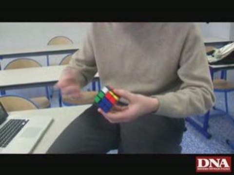 Petite démonstration de Rubik's Cube avec François Séchet