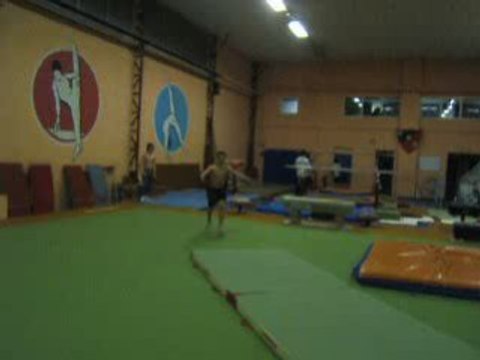 rondade salto arrière en vrille