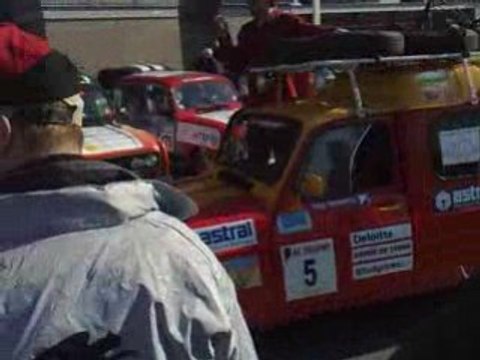 Départ du 4L Trophy 2009 au Stade de France