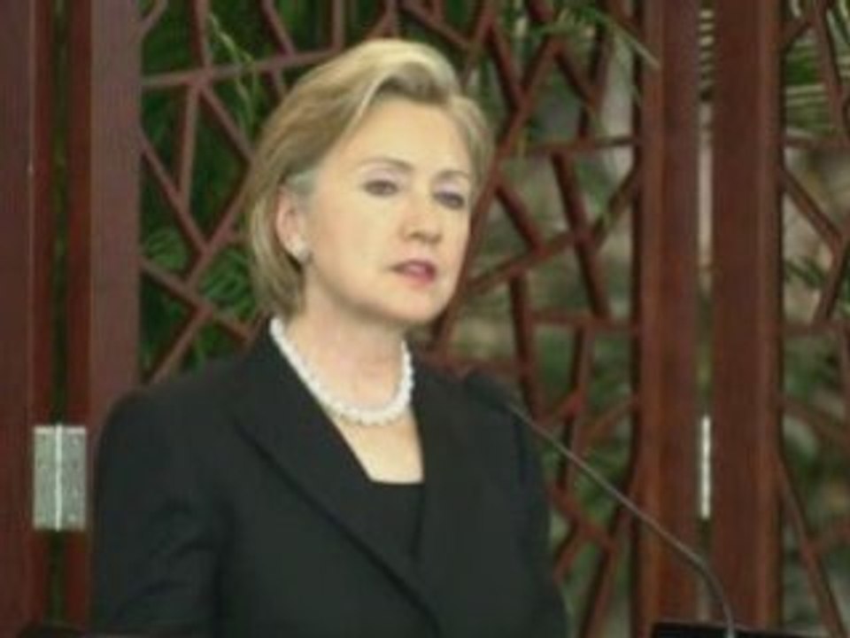 Hillary Clinton speaks about the global economic downturn