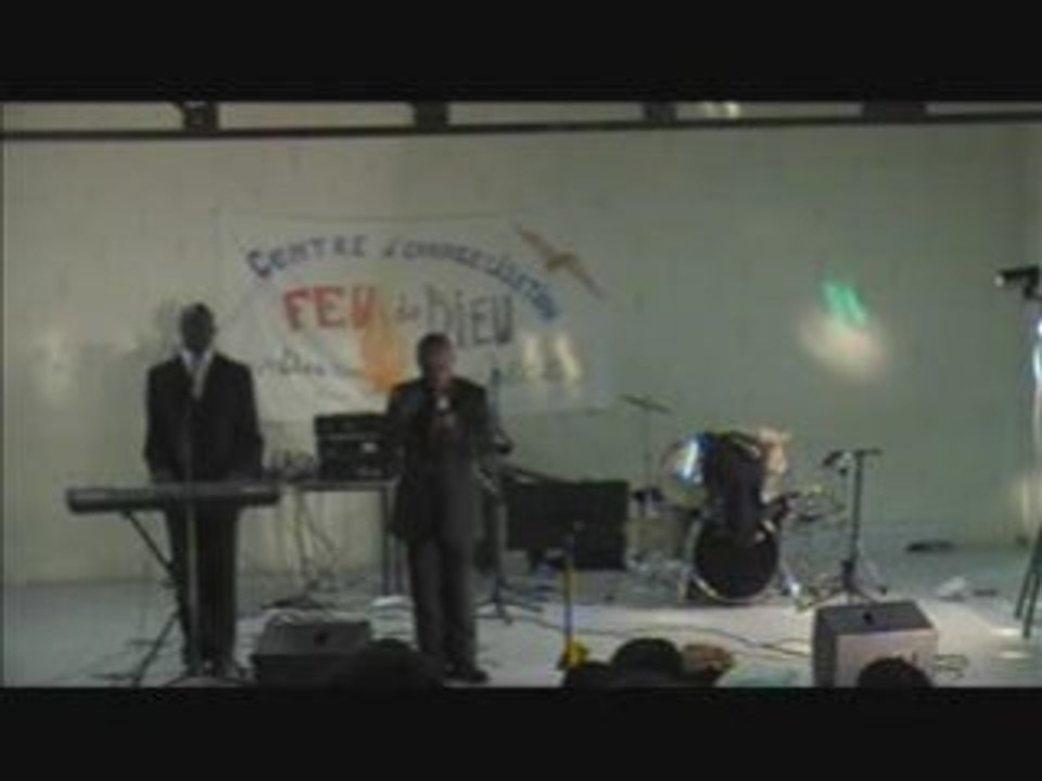 PRIERE AU FEU DE DIEU (Pasteur mabika-kiyambukidi)