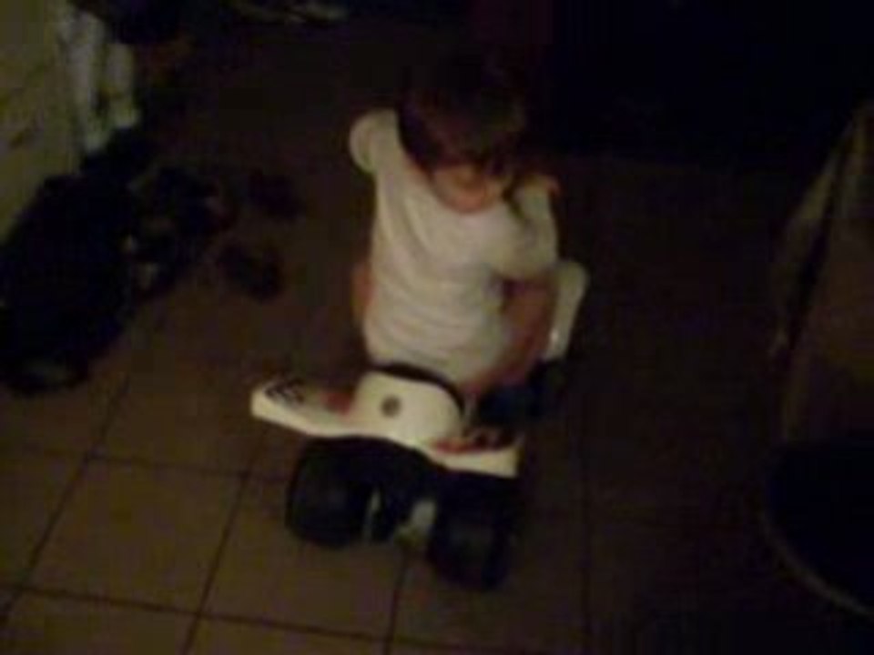 kiki fait du quad
