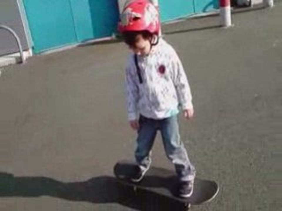 clip.Mateo 2ans.longboard.skate.blc.lormont.bordeaux