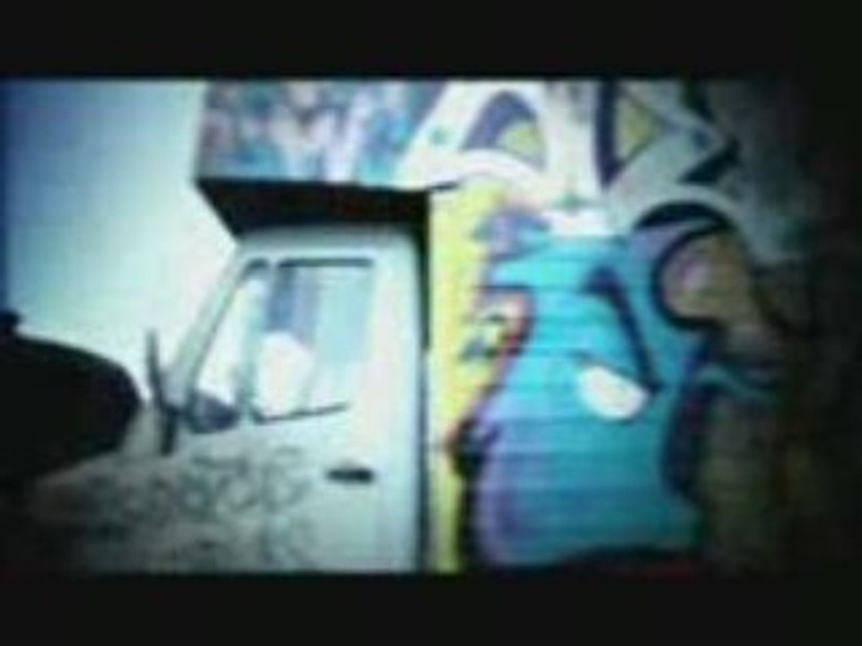 Kemi Seba dans le Clip Mac Tyer - "Mauvais Oeil"