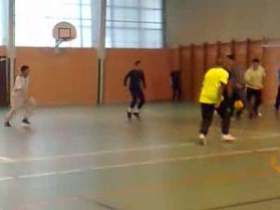 Karim, le 15 ans au survet moulant
