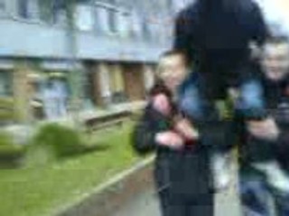 orel se fait porté même si il a moi de chance que les autres