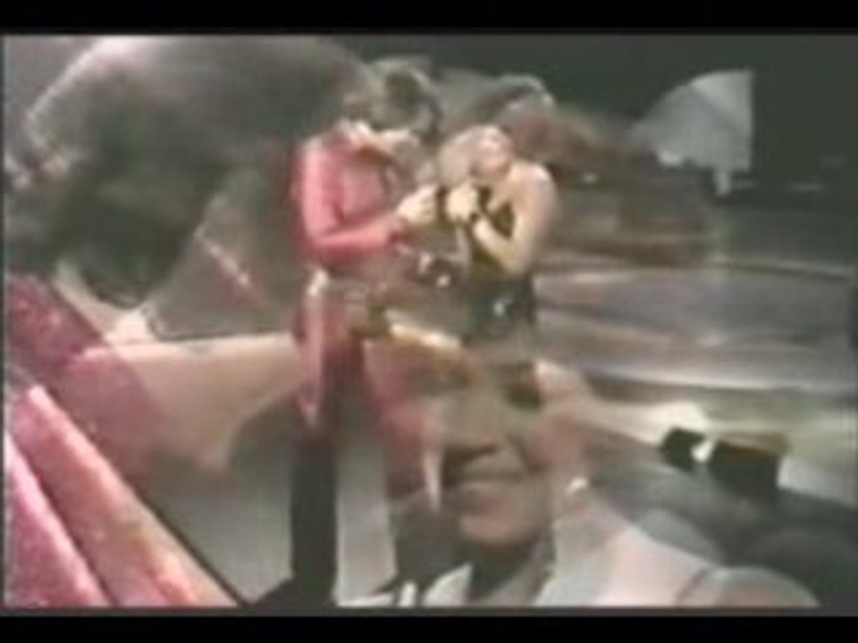 Neil Diamond & Shirley Bassey Play Me