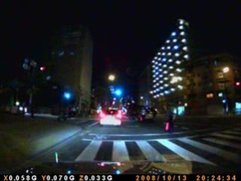 車体の下にもぐりこむ事故