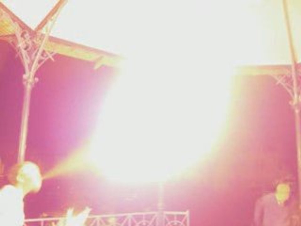 bolas staff et cracheur de feu: les artistes fous