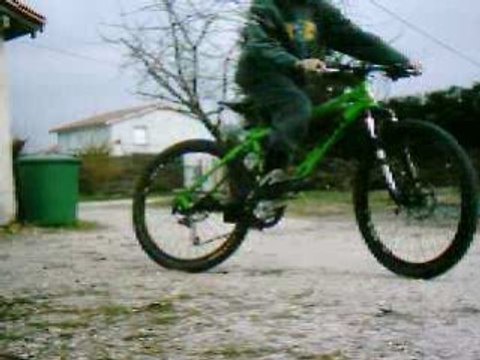 petit weeling et stunt en vtt