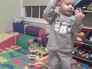 Garrison construit une tour de cubes!