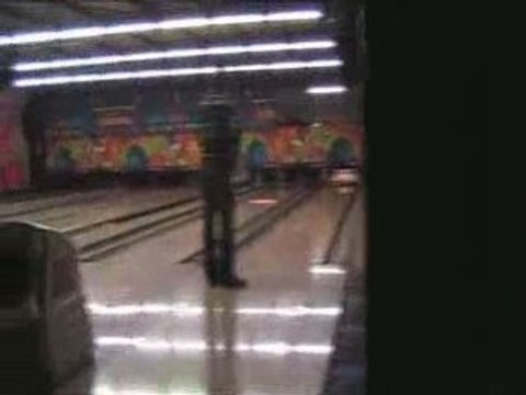 Régis joue au bowling