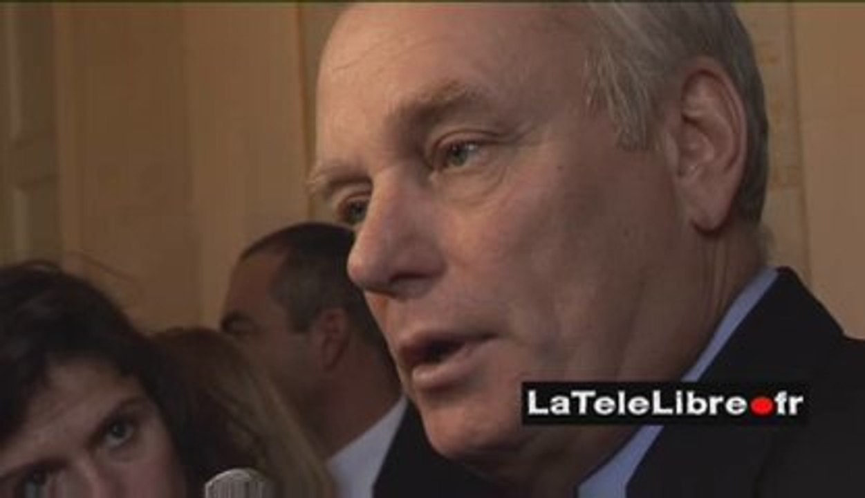 738 KADHAFI : TAPIS ROUGE ET CONTREVERSE