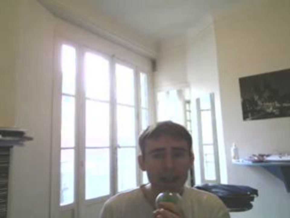 Wiwi égratigne "It's not right but it's okay"