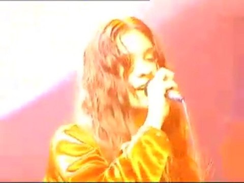 ALANIS MORISSETTE - YOU OUGHTA KNOW (Live 1995)