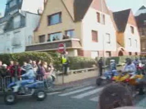 Enduro - quad 2009 . Quelques quad se dirige vers le départ