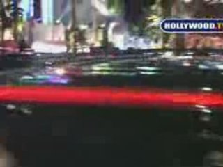 Jessica Alba saluta paparazzo