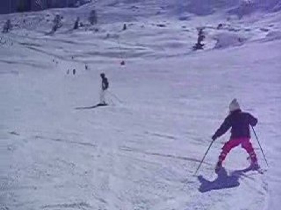 Elsa monitrice ski descente piste bleue