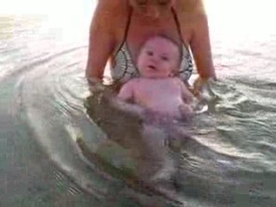 1er bain mer maman