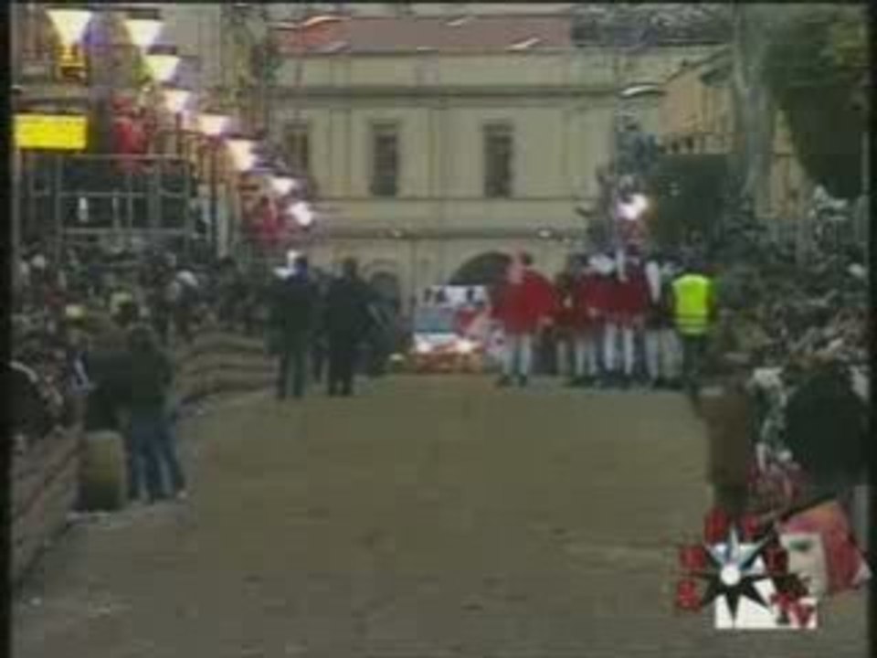 Spettatore investito da una pariglia