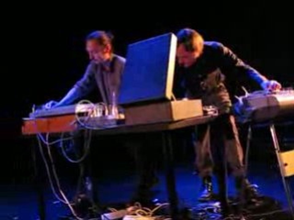 SONIC PROTEST 2008 - Gol & Charles Hayward @ 104 CENTQUATRE