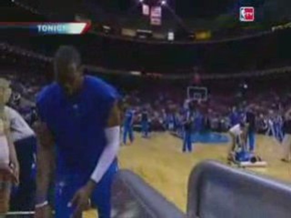 Dwight lets 'em fly - twice! Howard Hits 2 Full Court Shots