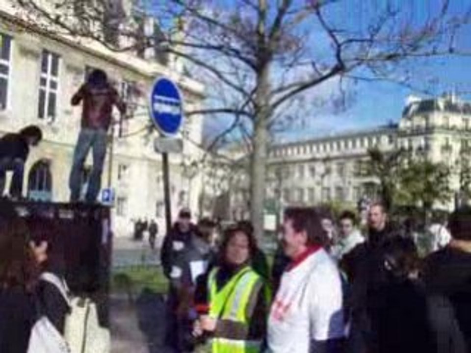 Manifestation contre lru