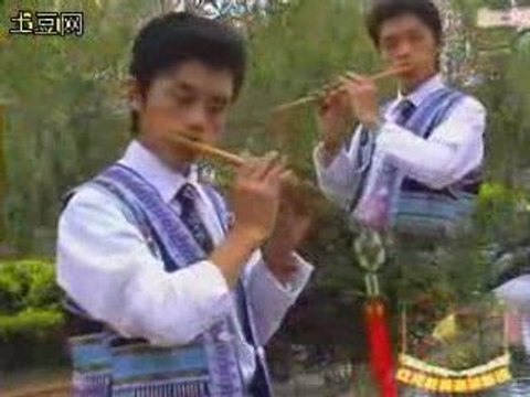 苗族男人吹長笛 Tub Hmoob Suav Tshuab Raj (Miao/Hmoob Suav)