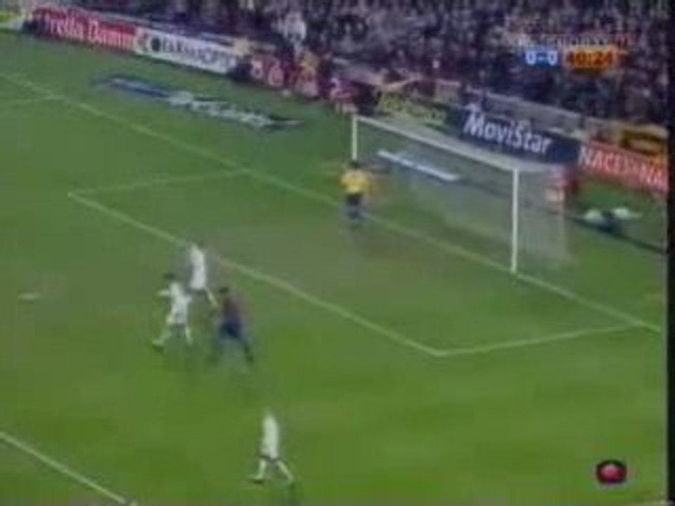 Video - Un spectateur fait un plongeon