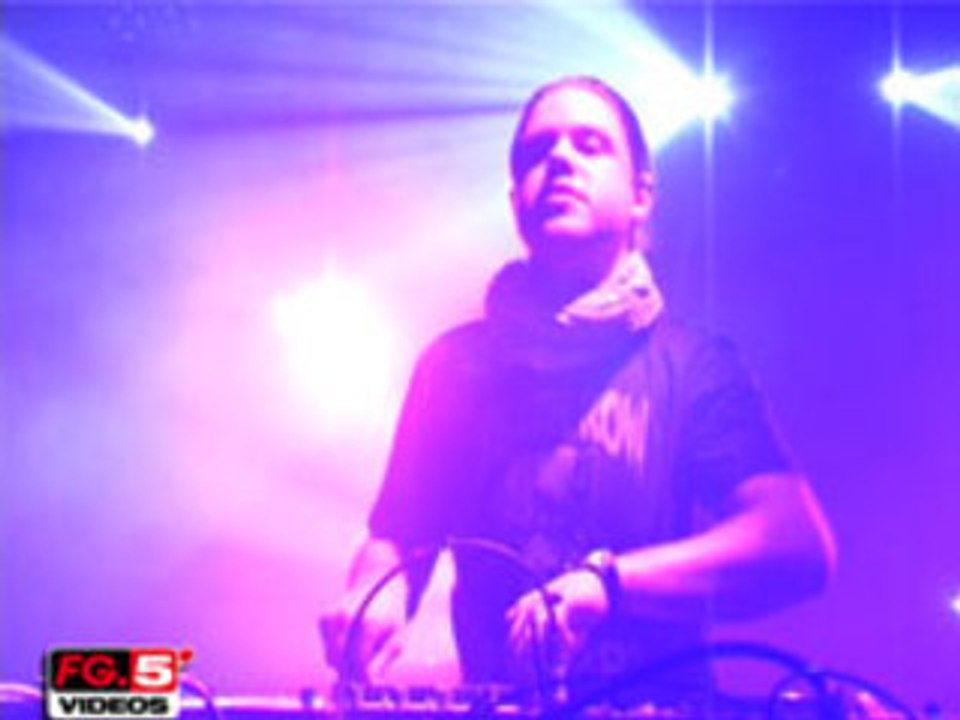 JOHN DAHLBACK EN INTERVIEW CHEZ  RADIO FG