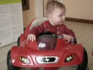 Noah dans son trotteur !