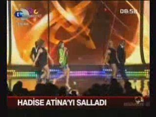 Hadise Atina yı salladı ve rakibi belli oldu