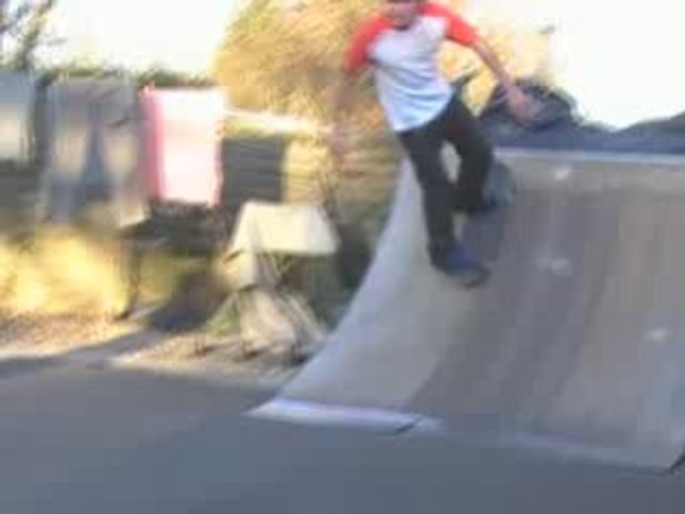 Fakie flip back+wheeling