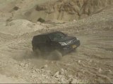 4x4 jeep Climb of hills in the desert zik