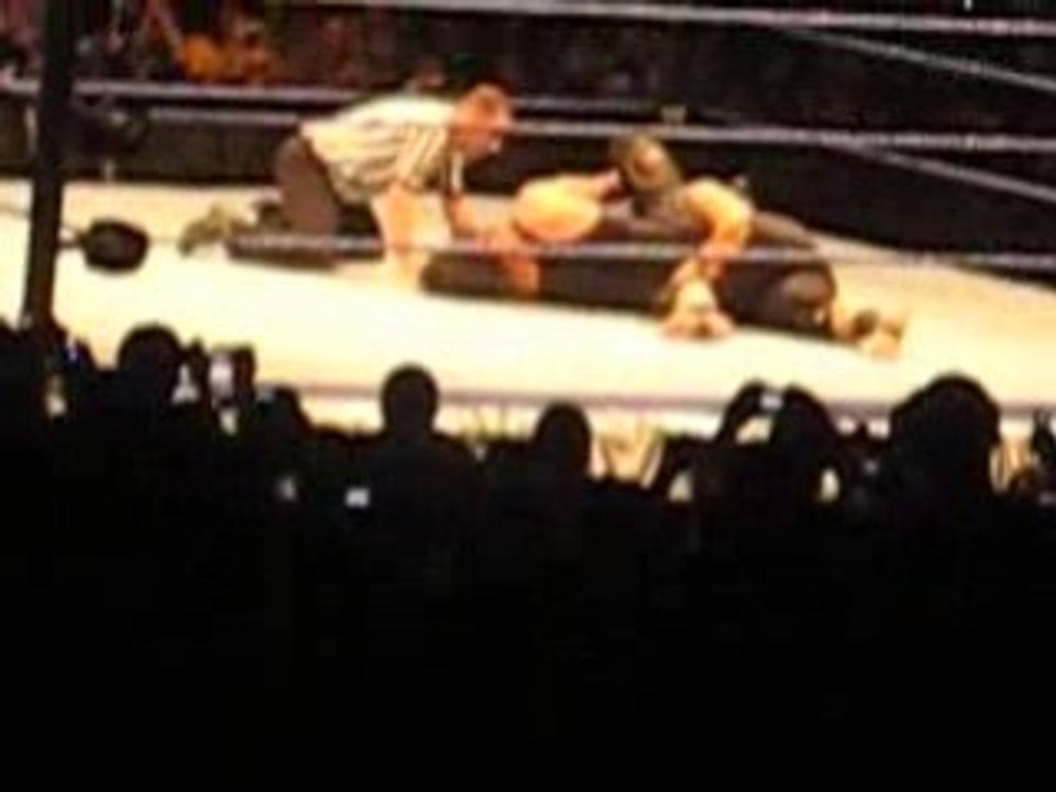 18) Gillotine Taker
