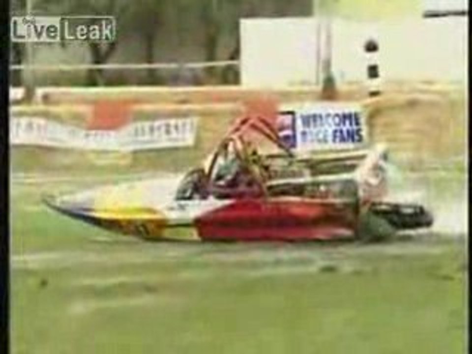 Compilation de crash de jet boat