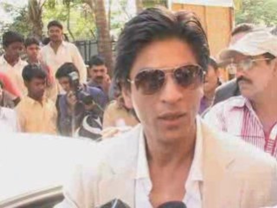 SRK goes under the knife