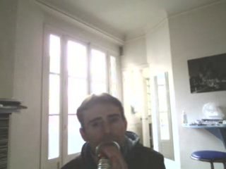 Wiwi égratigne "Hola la vie"