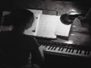 Parti piano de la nouvelle chanson de Violette, joué par ell