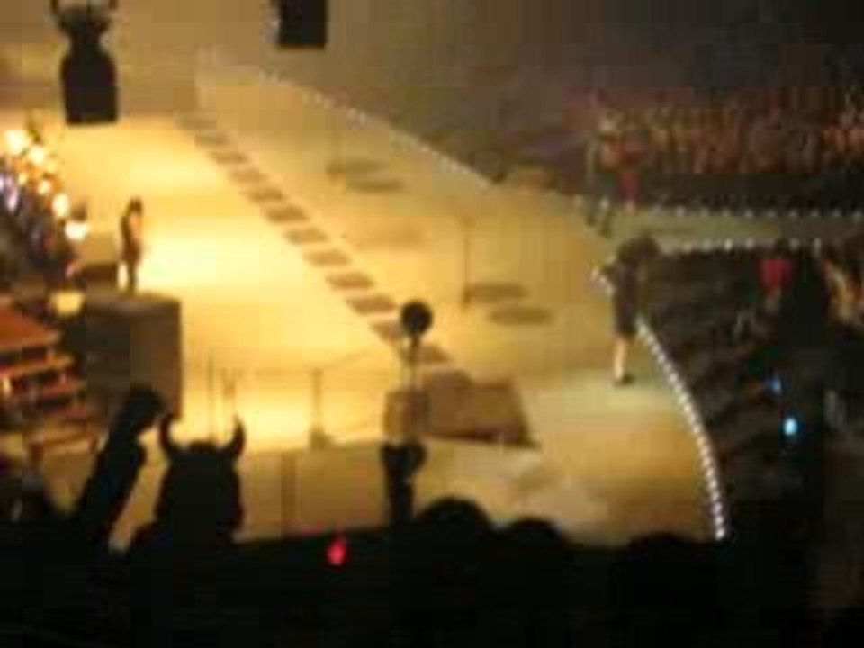 ACDC(concert 25 février 2009)- rock'n roll train