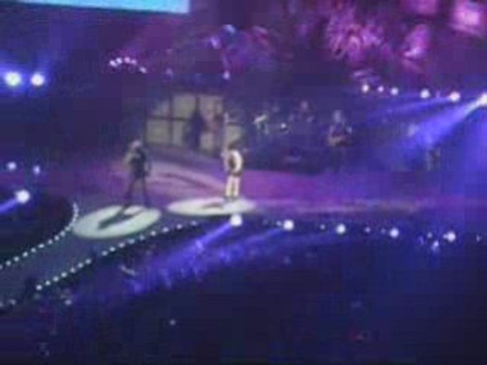 AC/DC - Bercy 2009 - War Machine (HIGH QUALITY)