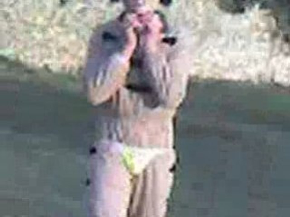 TIMON! t'echape pas! on te remet dans ta cage aprés