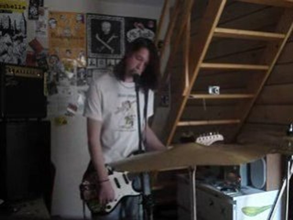 Ma tête est vide, faits divers cover