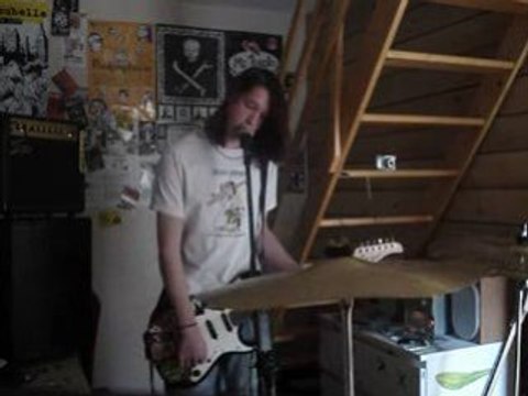 Ma tête est vide, faits divers cover