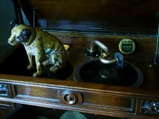 Victor Credenza VE 830 plays Blue Skies