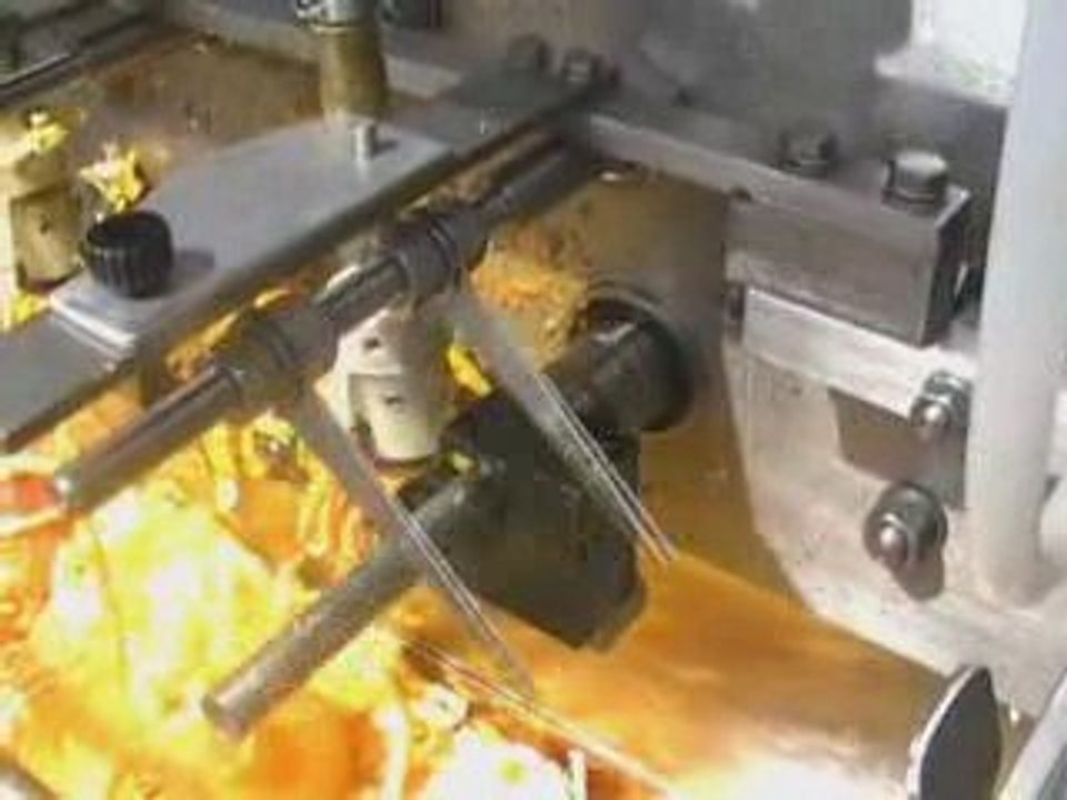 Machine à peler les oranges  // AMOS