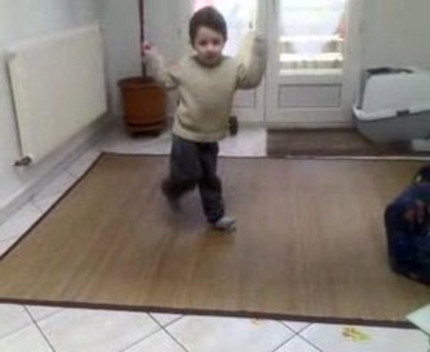 tecktonic adriano bébé