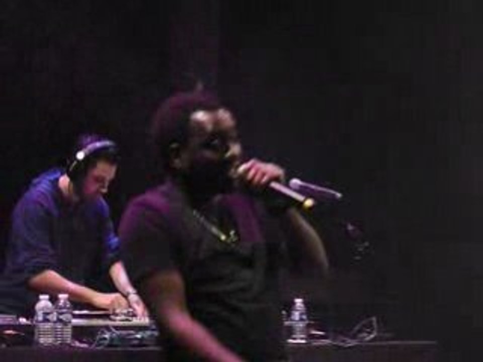 Zoxea - Rap Rap Musique que j'aime-Live au 104-HipHop4ever