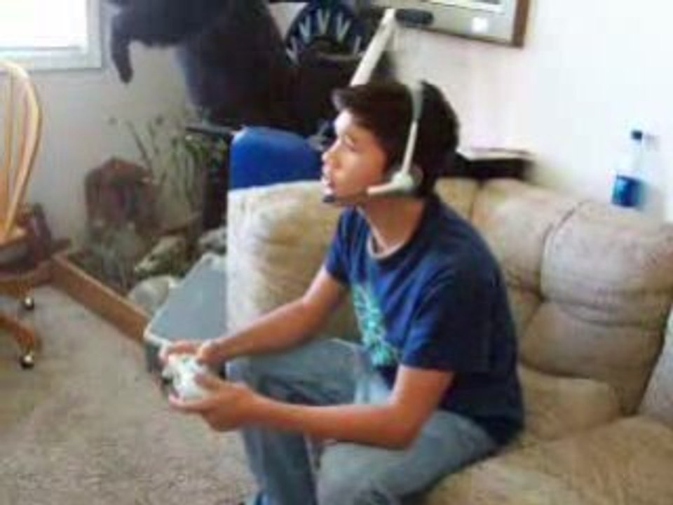 Ado Gamer jouant à HALO 2 Part. 2