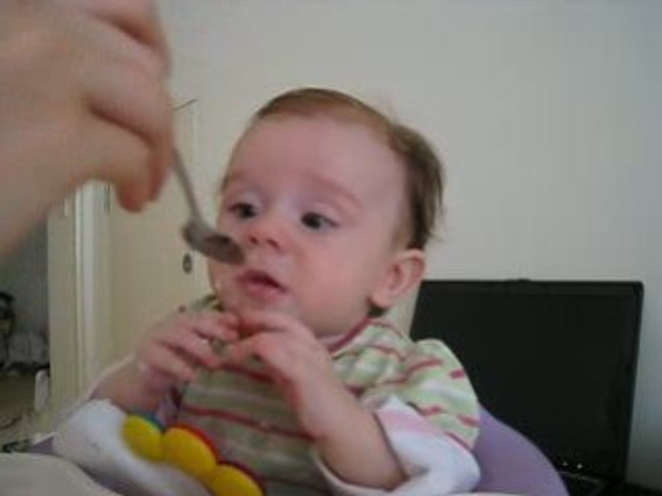 Stella Eating